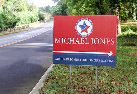 Using yard signs can help keep you, customers, in the know about your business.